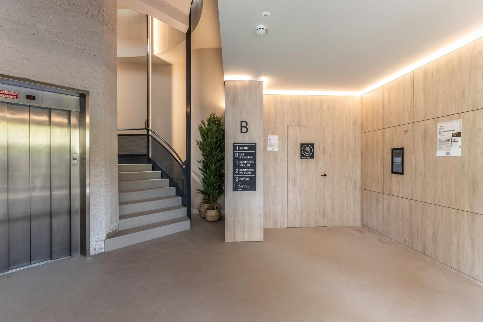 Apartamentos Líbere Pamplona Yamaguchi Exterior foto